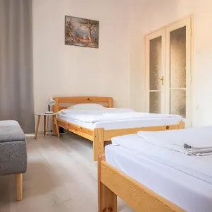 Apartman Barát - Teljes Ház Kiadó Kerttel, 4, Szeged
